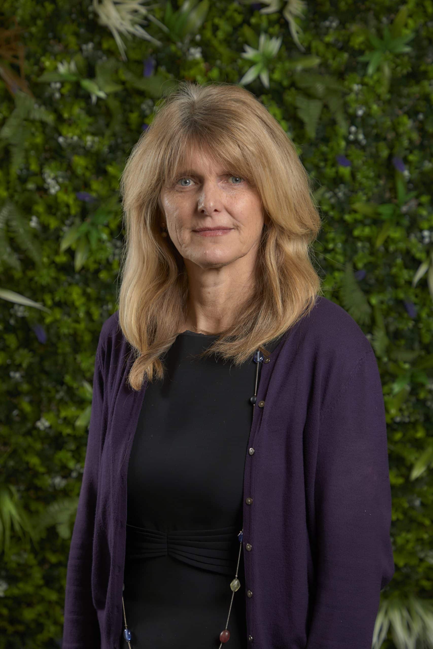 Caroline Brackenbury<br />
